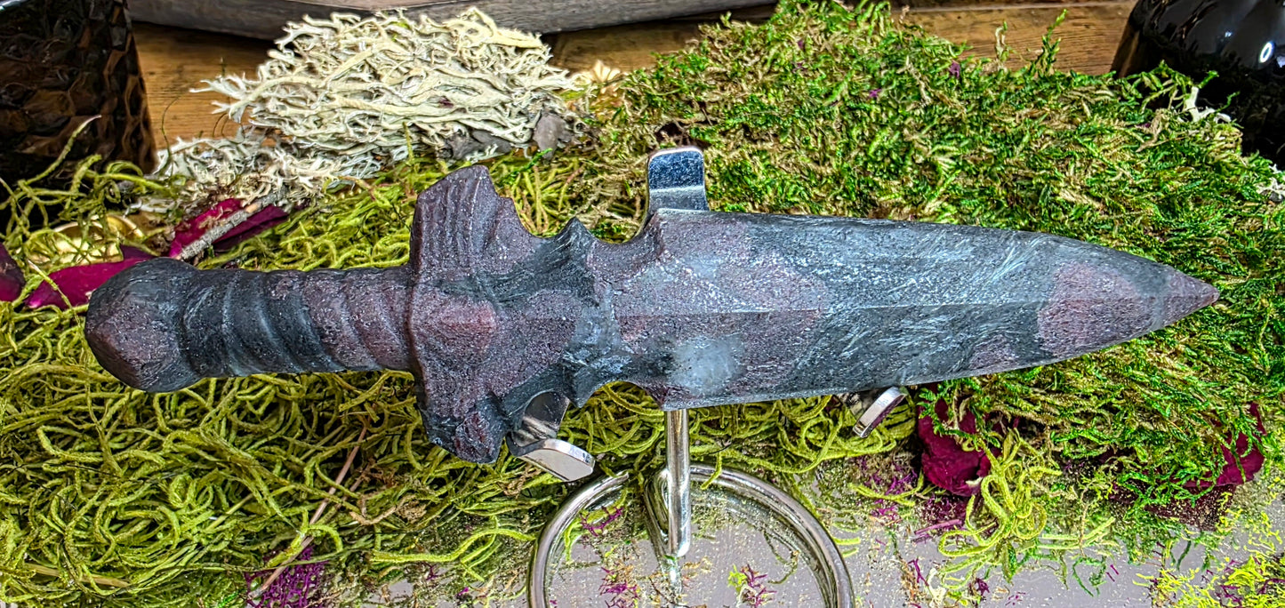 Garnet in Matrix Dagger (Blunt Edge)