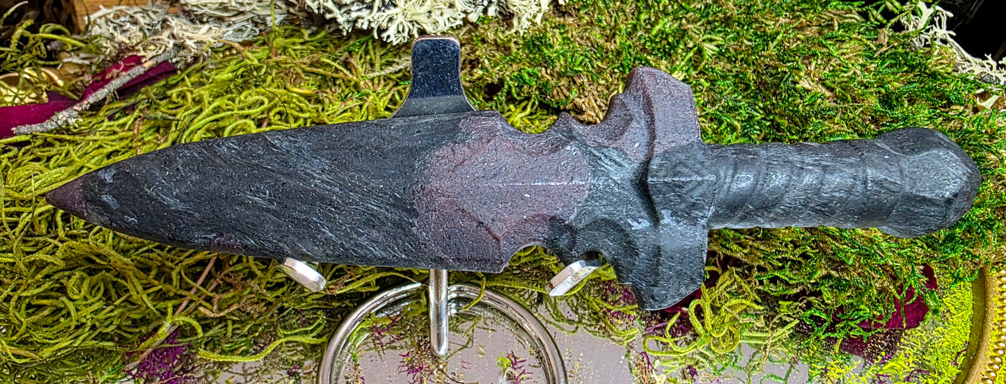 Garnet in Matrix Dagger (Blunt Edge)