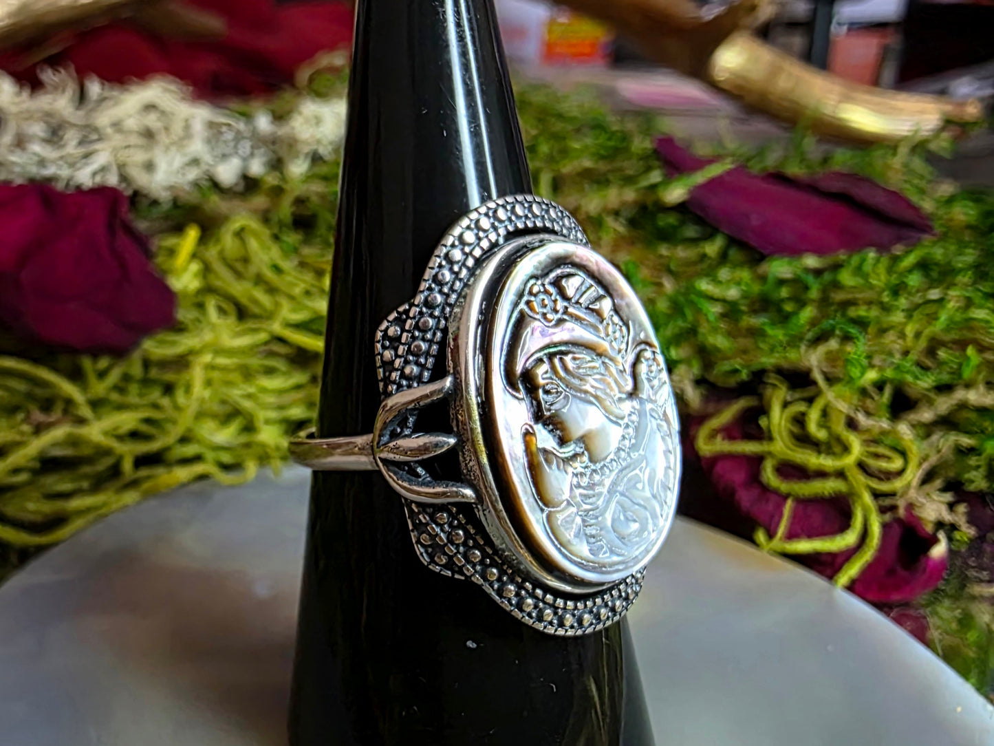 Black Shell Cameo Ring B