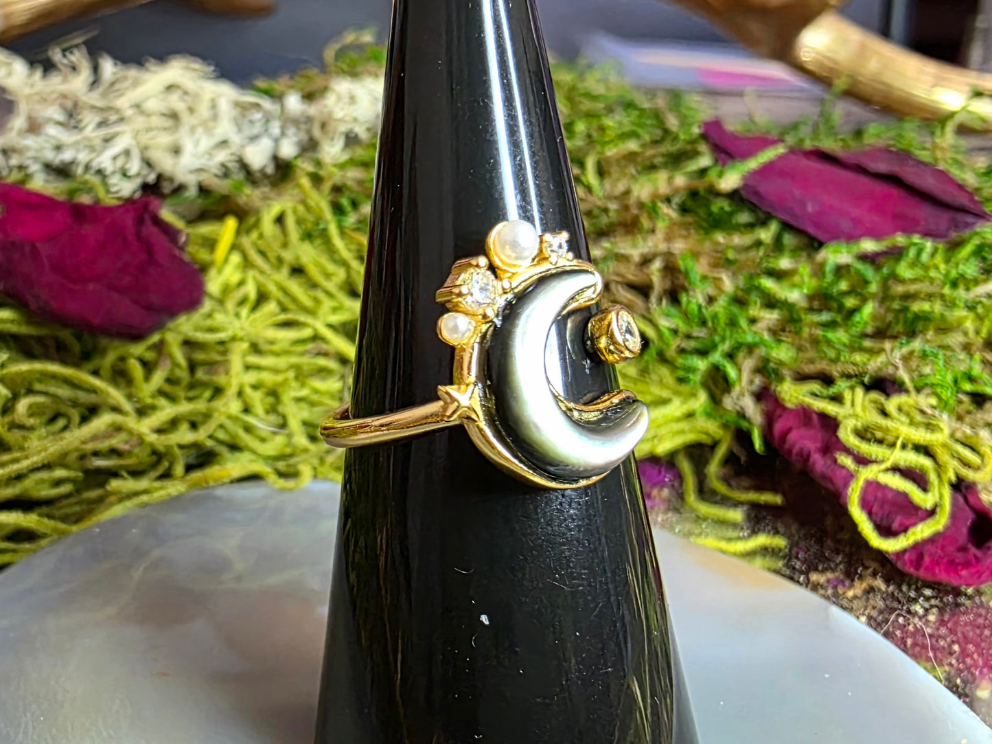 Black Shell Moon Ring