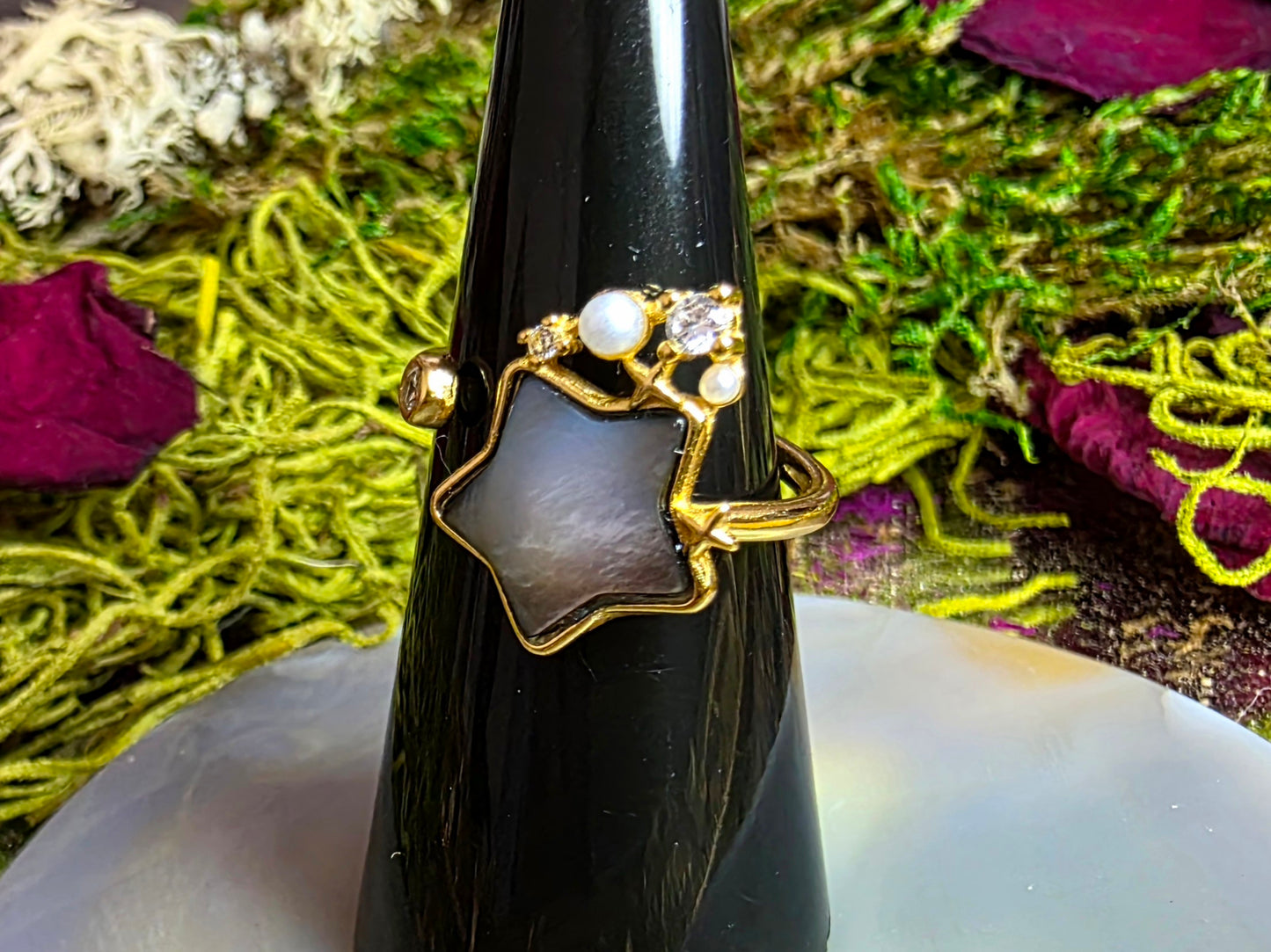 Black Shell Star Ring