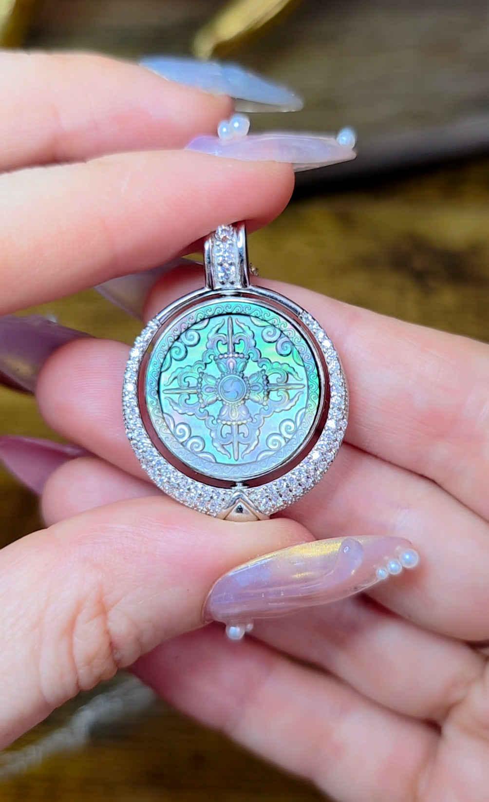 Black Shell Caishen Spinning Pendant