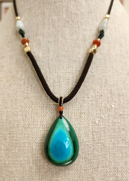 Malacholla Teardrop Pendant Necklace