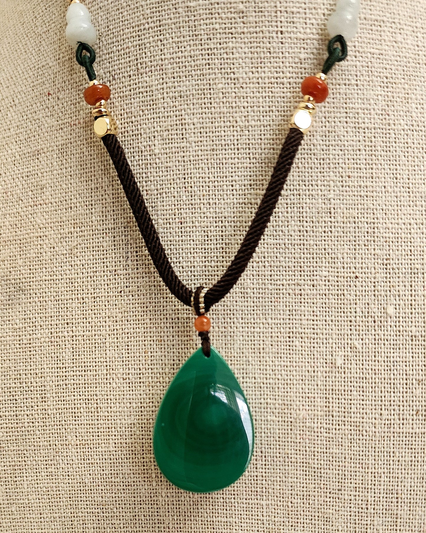 Malacholla Teardrop Pendant Necklace