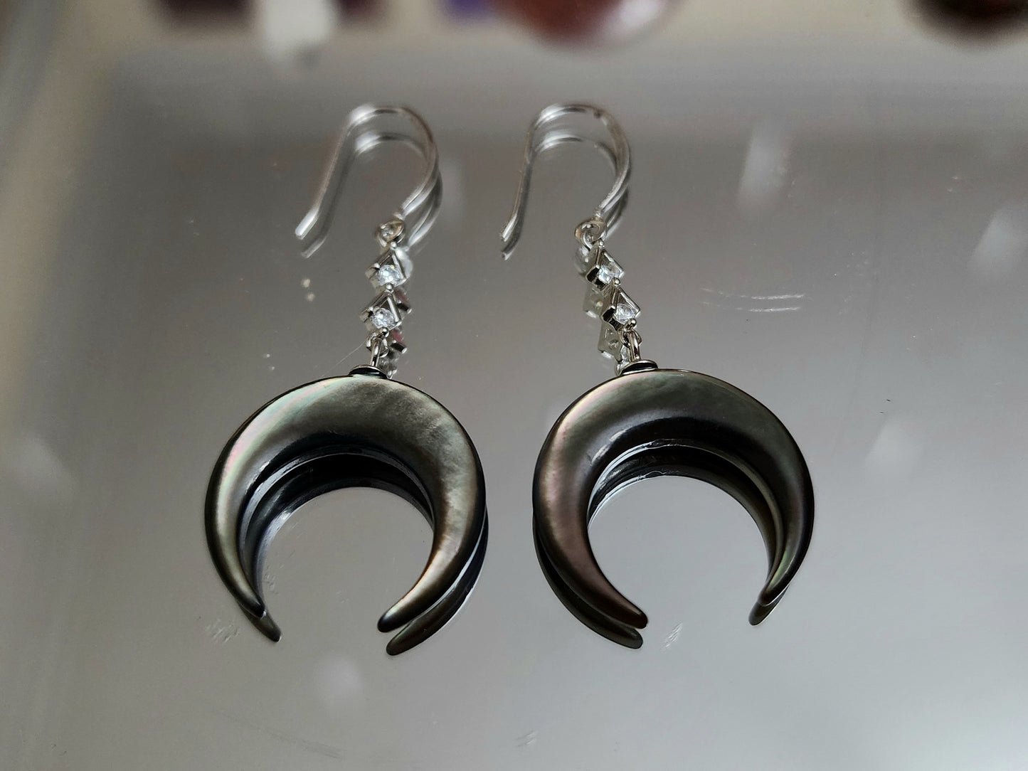 Crescent Moon Black Shell Earrings A