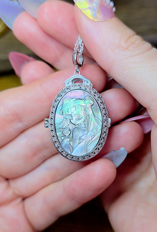 Black Shell Moon Princess Locket