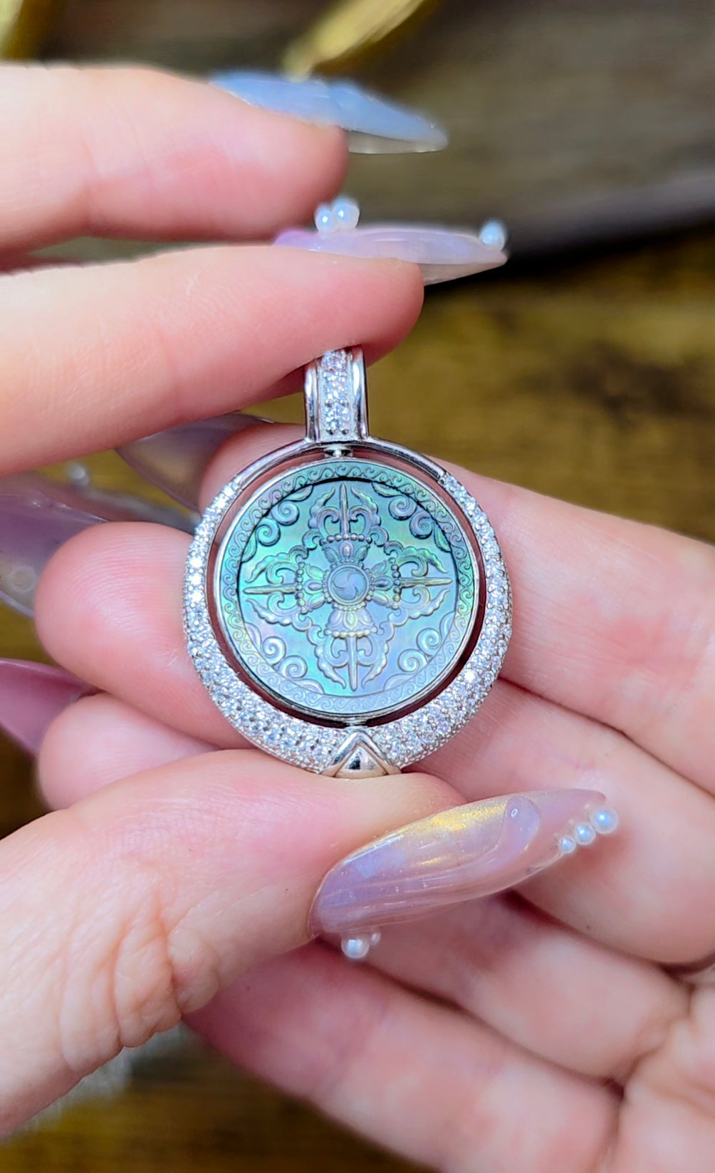 Black Shell Caishen Spinning Pendant