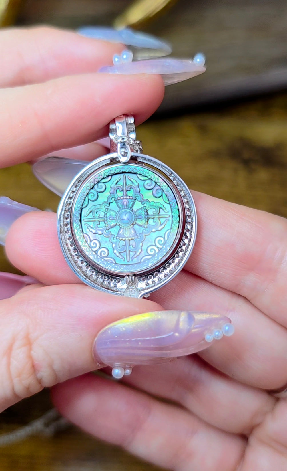 Black Shell Caishen Spinning Pendant