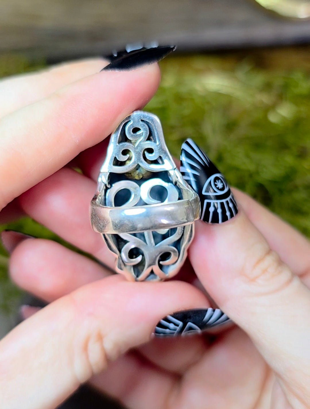 Turquoise-Eyed Werewolf Ring