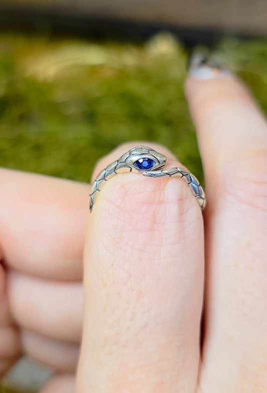 Sapphire-Eyed Snake Ring
