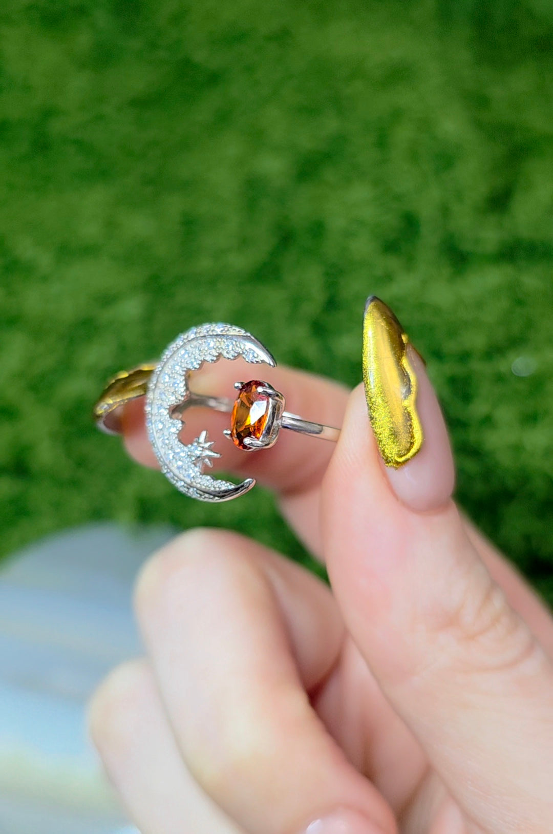 Fanta Garnet Crescent Moon Ring