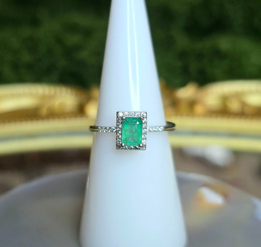 Dainty Emerald Ring