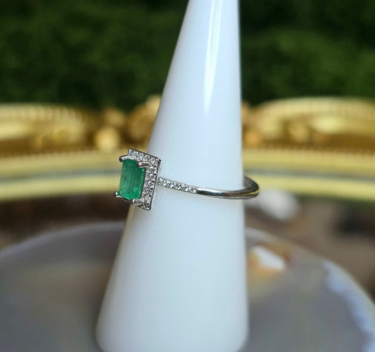 Dainty Emerald Ring
