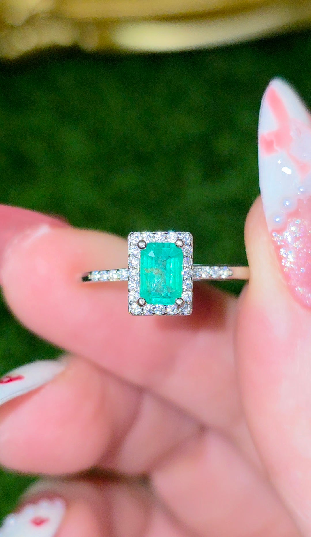 Dainty Emerald Ring