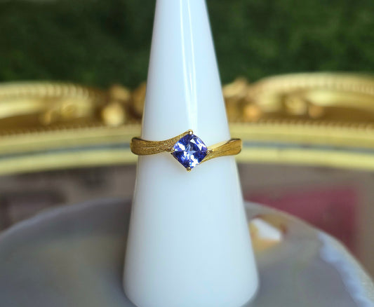 Tanzanite Golden Ring B