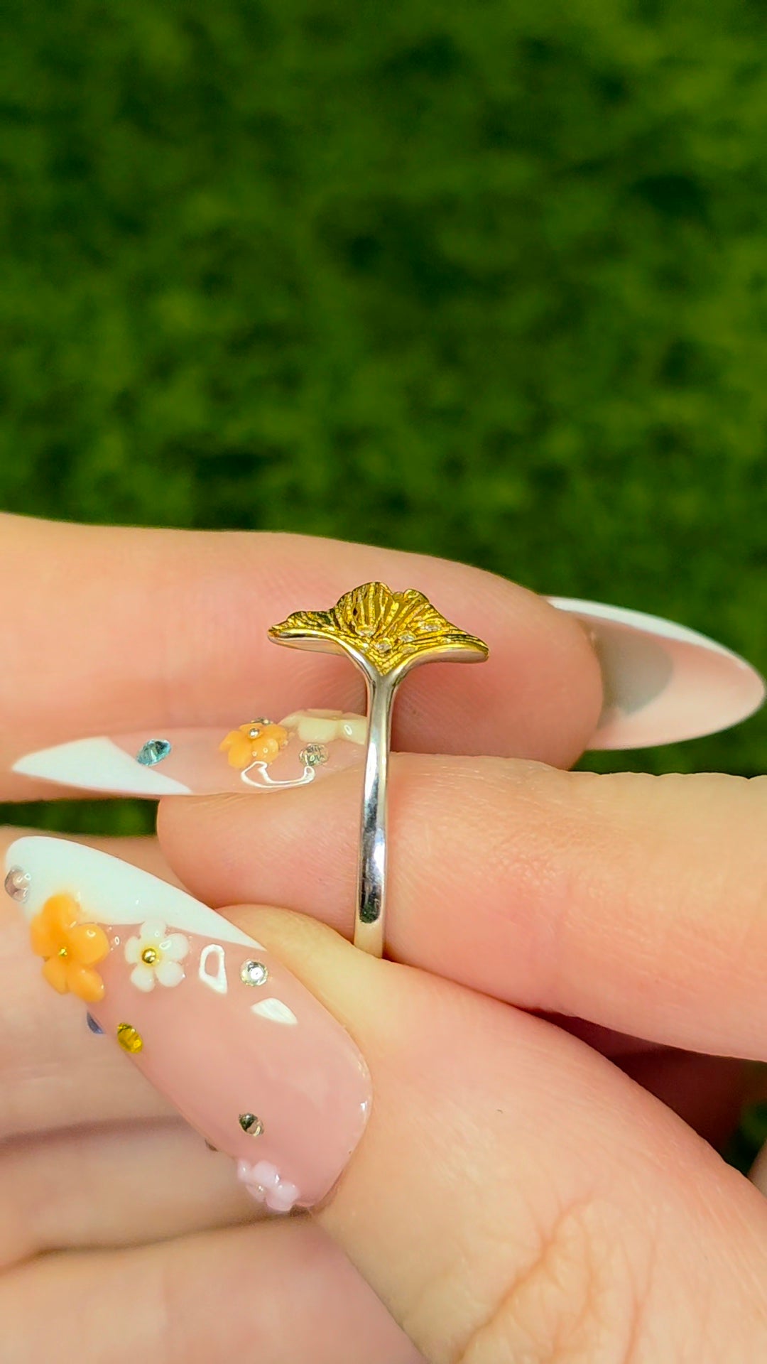 Emerald Leaf Ring