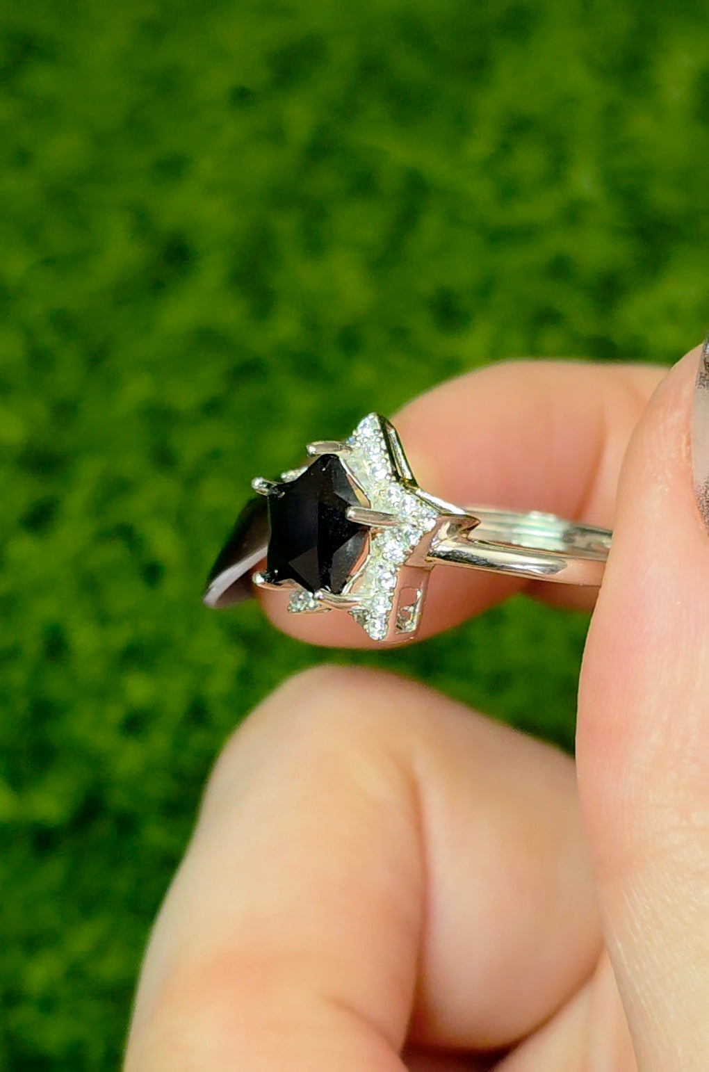 Black Spinel Star Ring