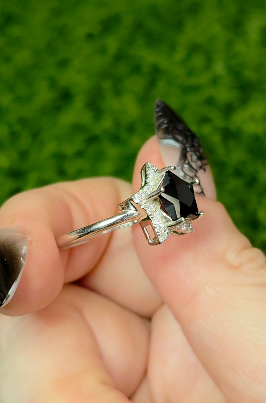 Black Spinel Star Ring