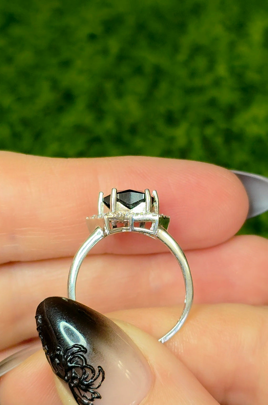 Black Spinel Star Ring