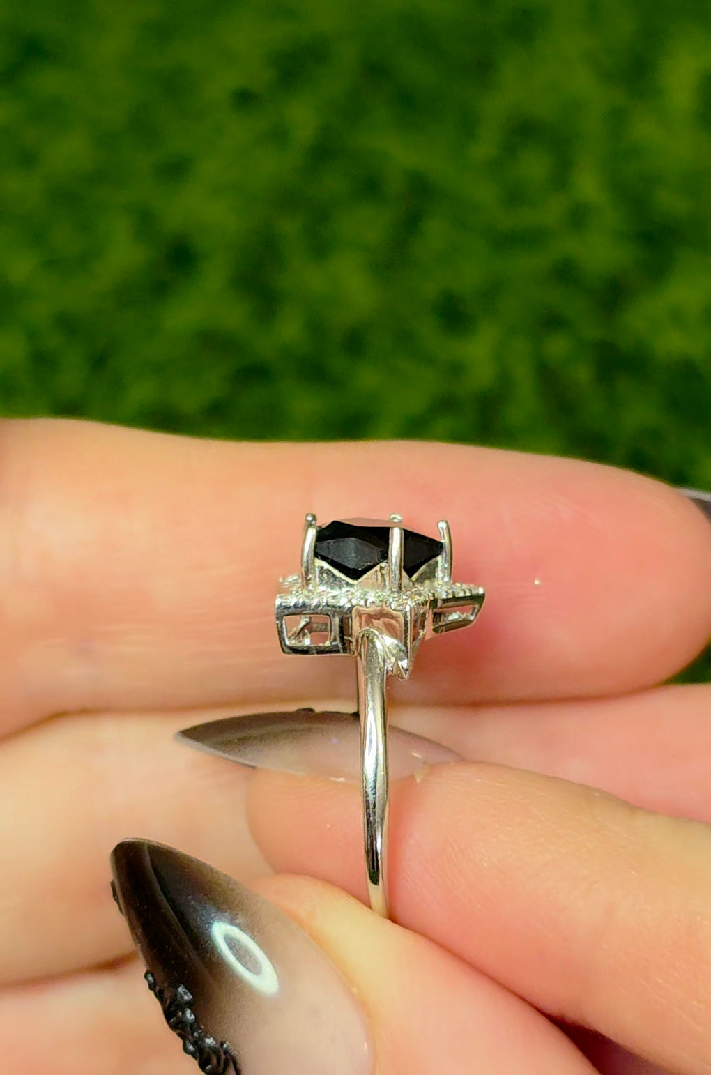 Black Spinel Star Ring