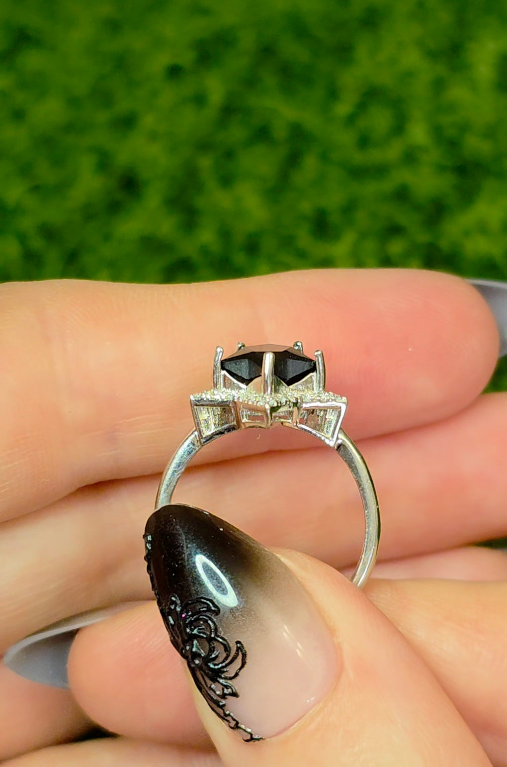 Black Spinel Star Ring