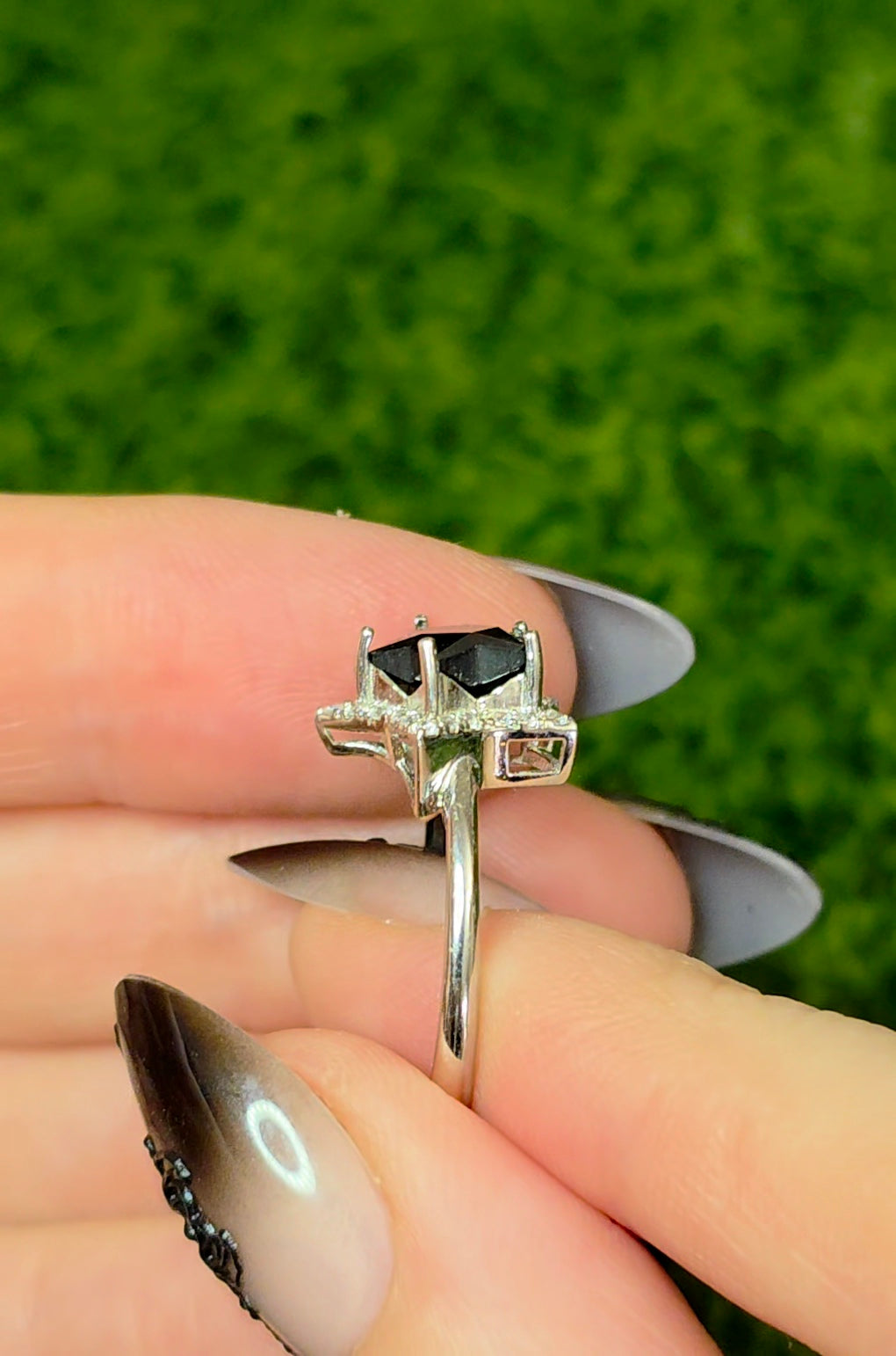 Black Spinel Star Ring