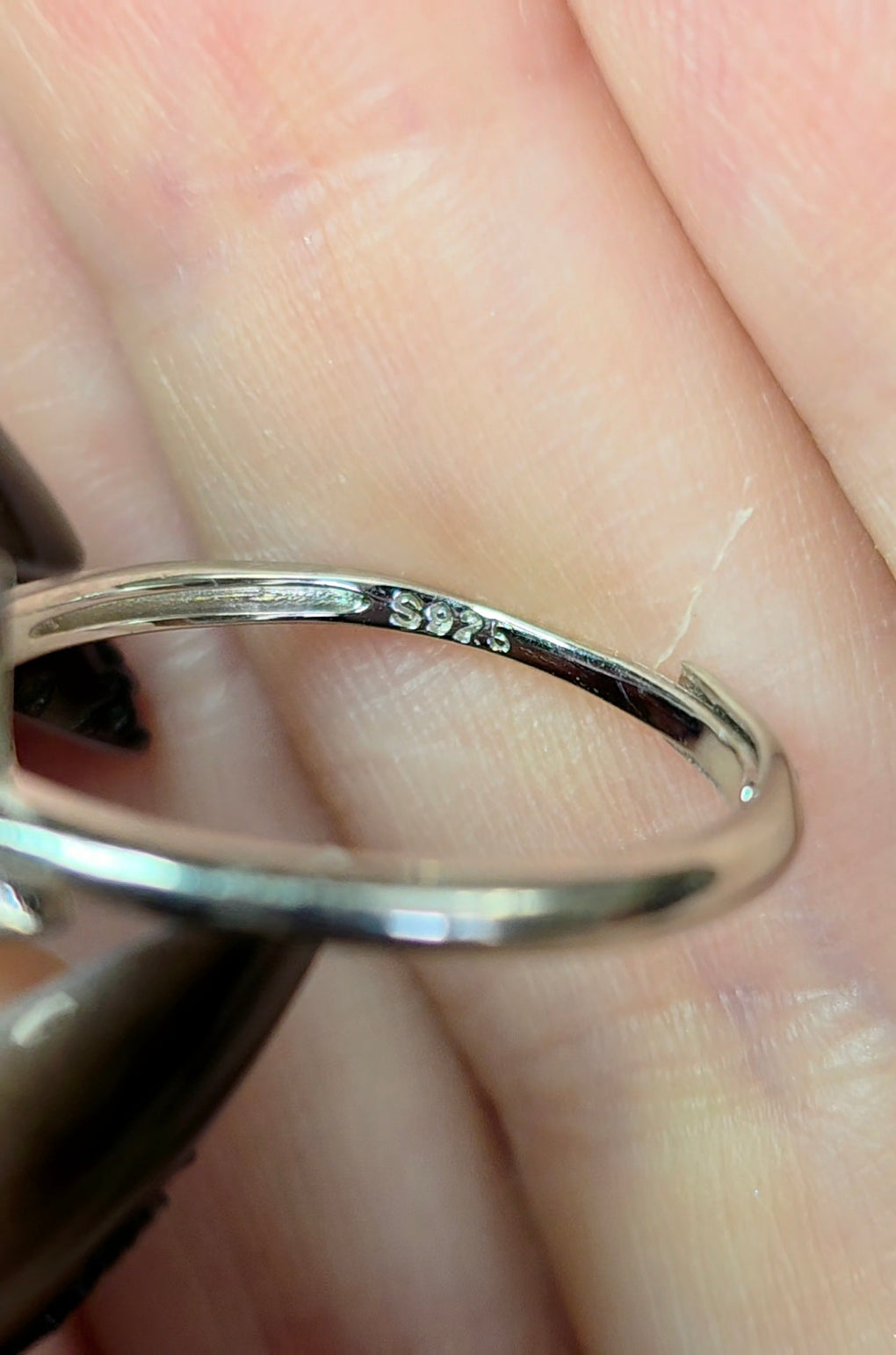 Black Spinel Star Ring