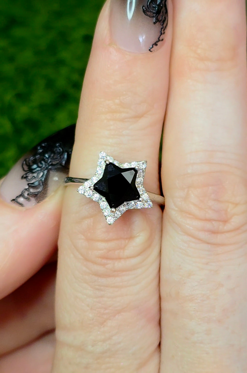 Black Spinel Star Ring