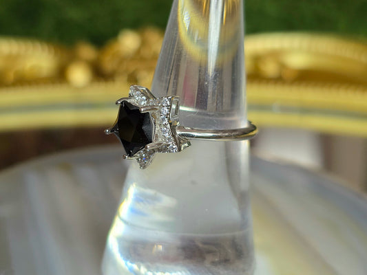 Black Spinel Star Ring