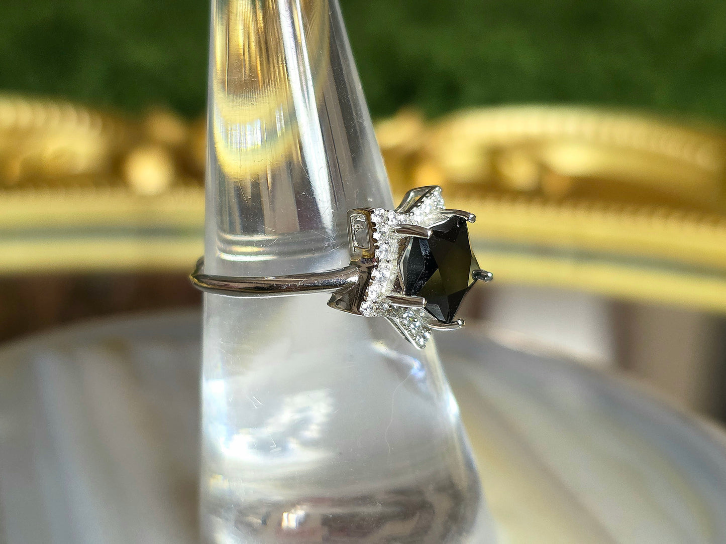 Black Spinel Star Ring