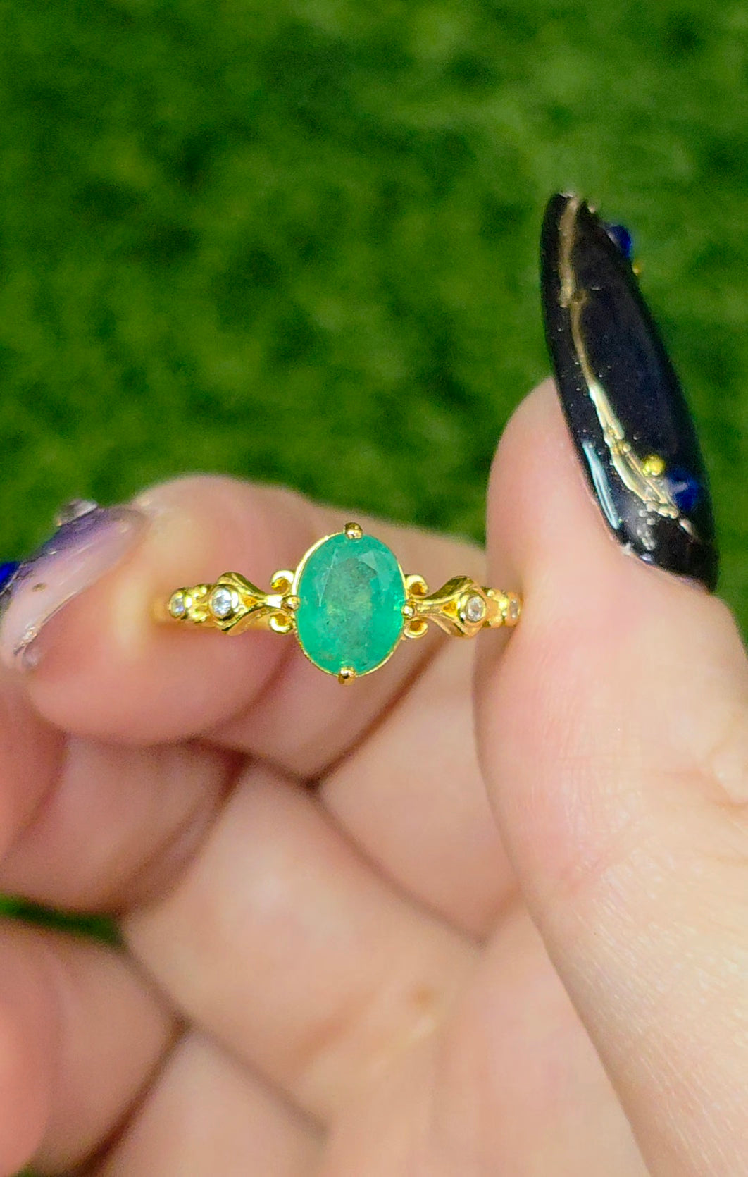 Emerald Solitare Ring