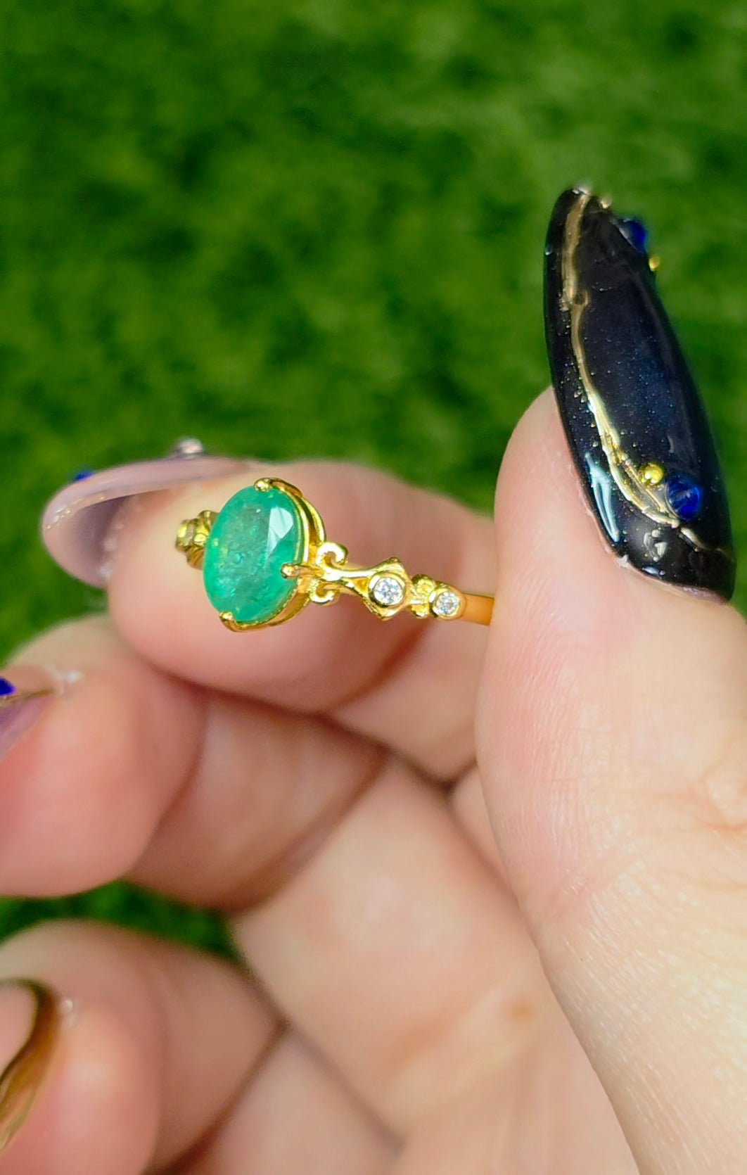 Emerald Solitare Ring