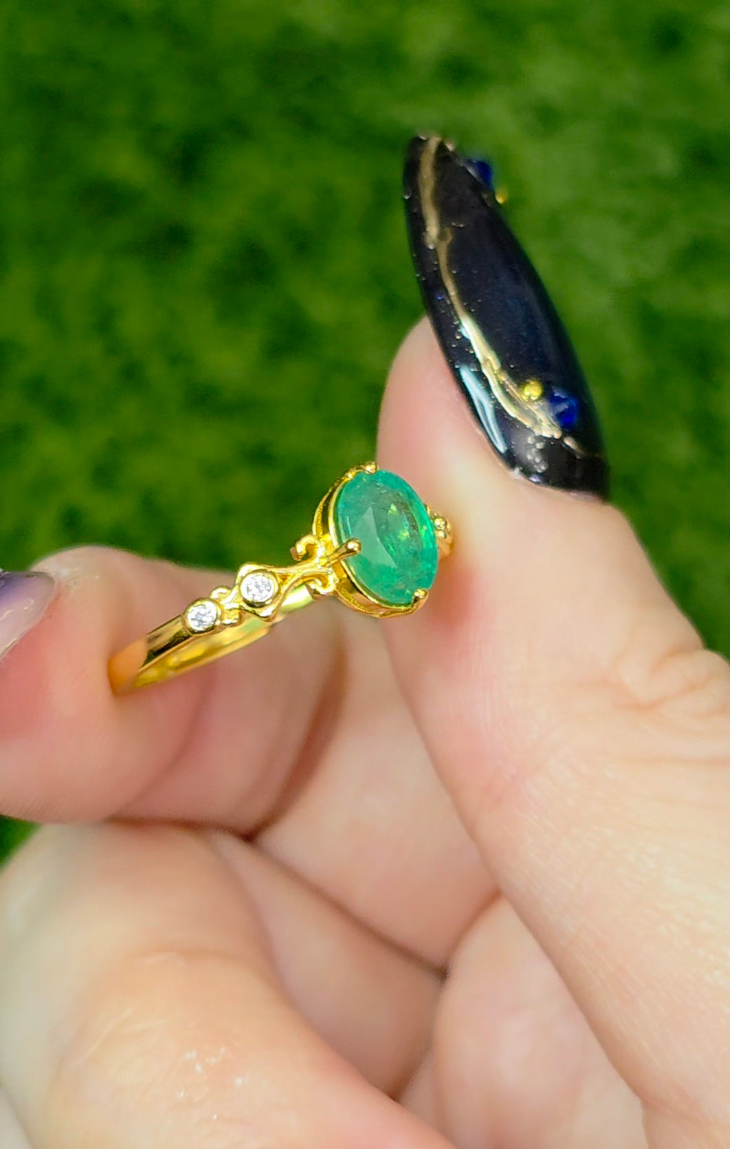 Emerald Solitare Ring