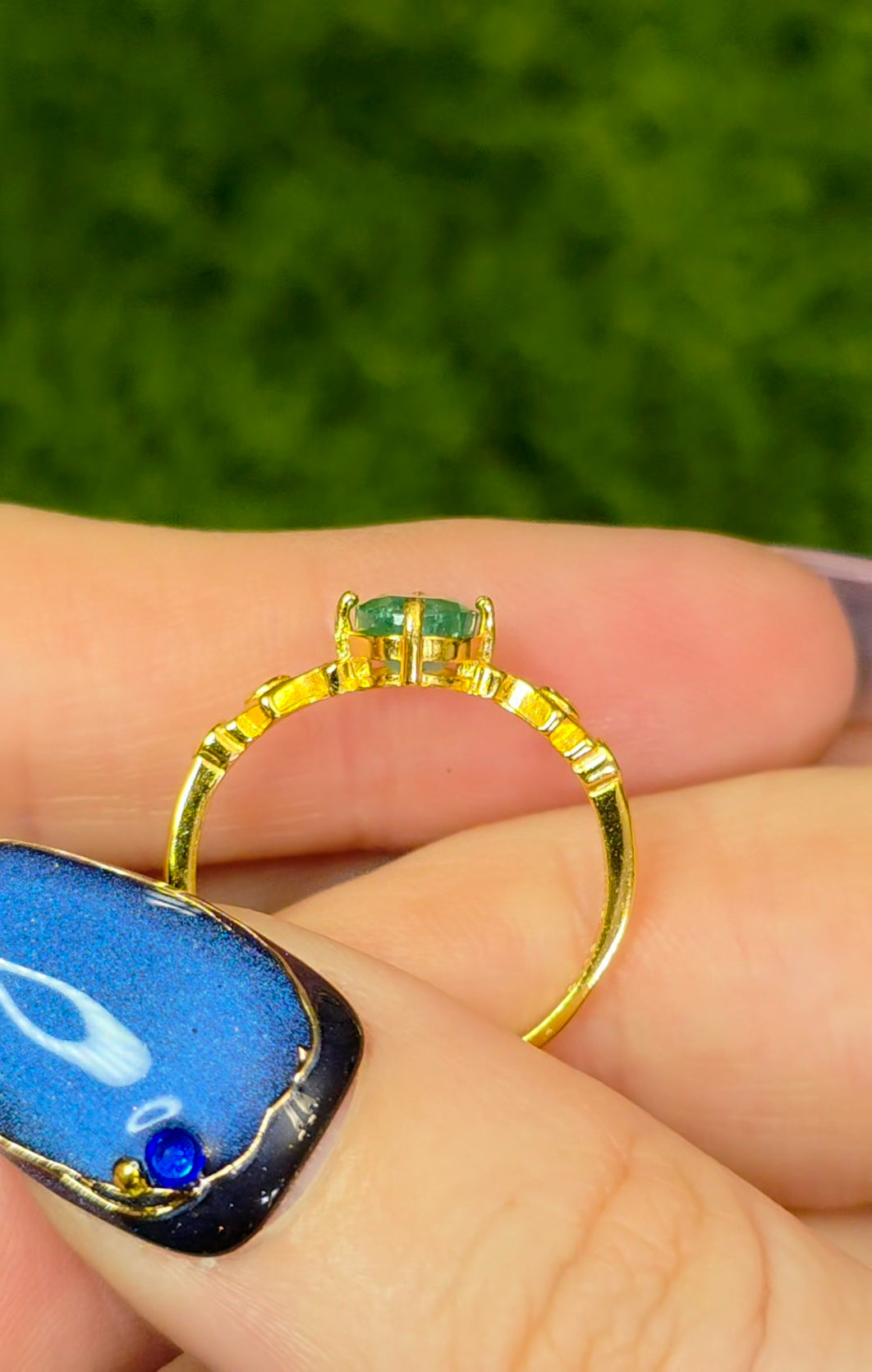 Emerald Solitare Ring