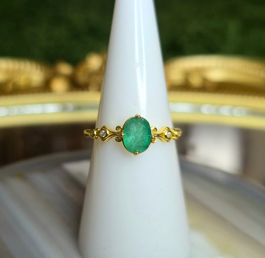 Emerald Solitare Ring