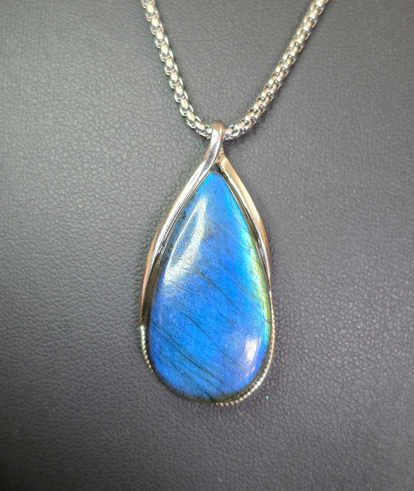 Blue Flash Labradorite Pendant C