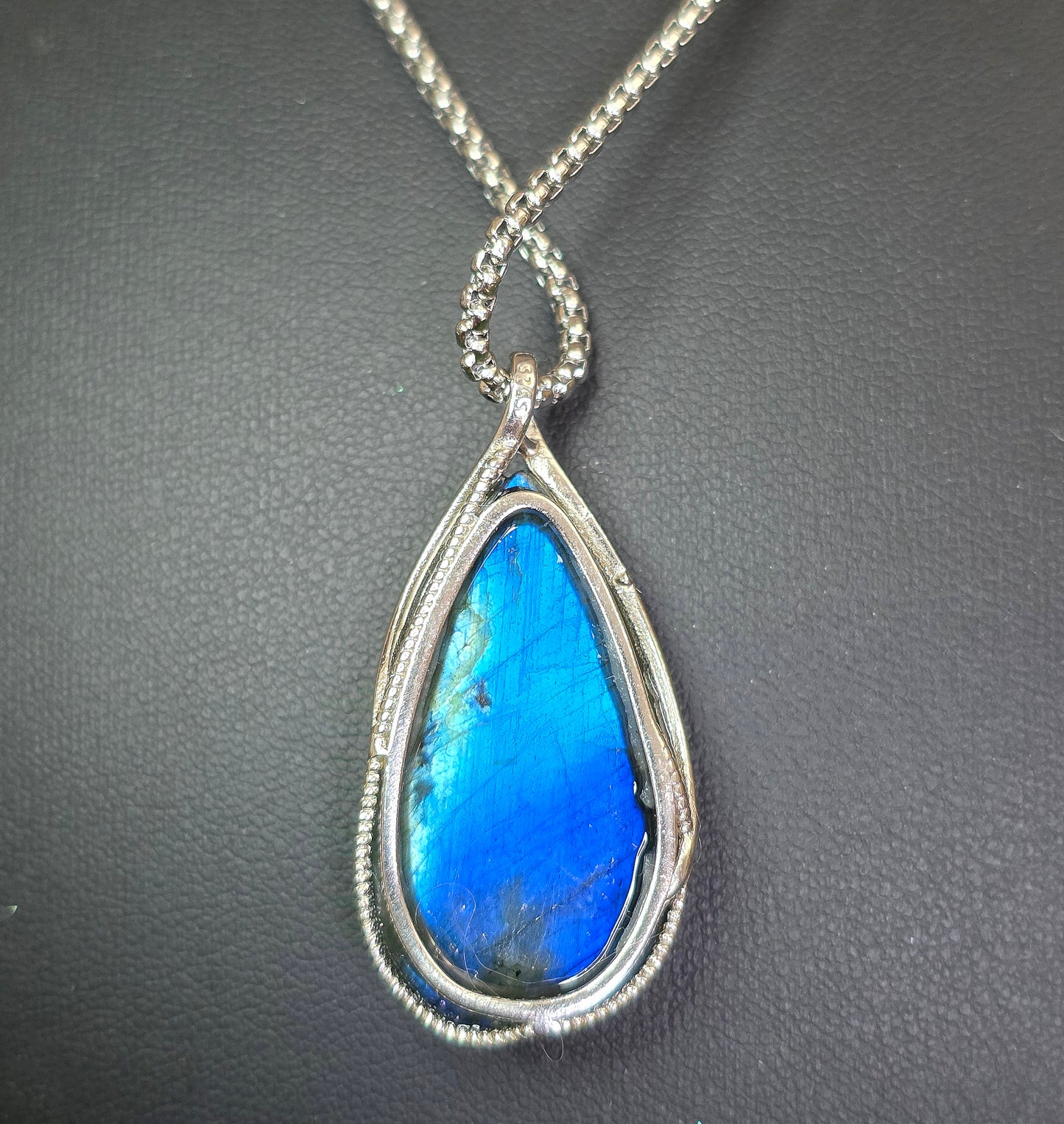 Blue Flash Labradorite Pendant C