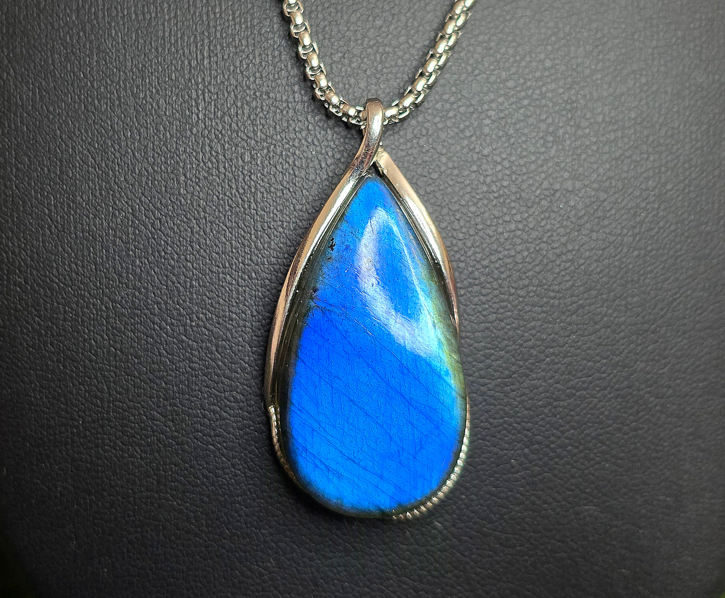 Blue Flash Labradorite Pendant C