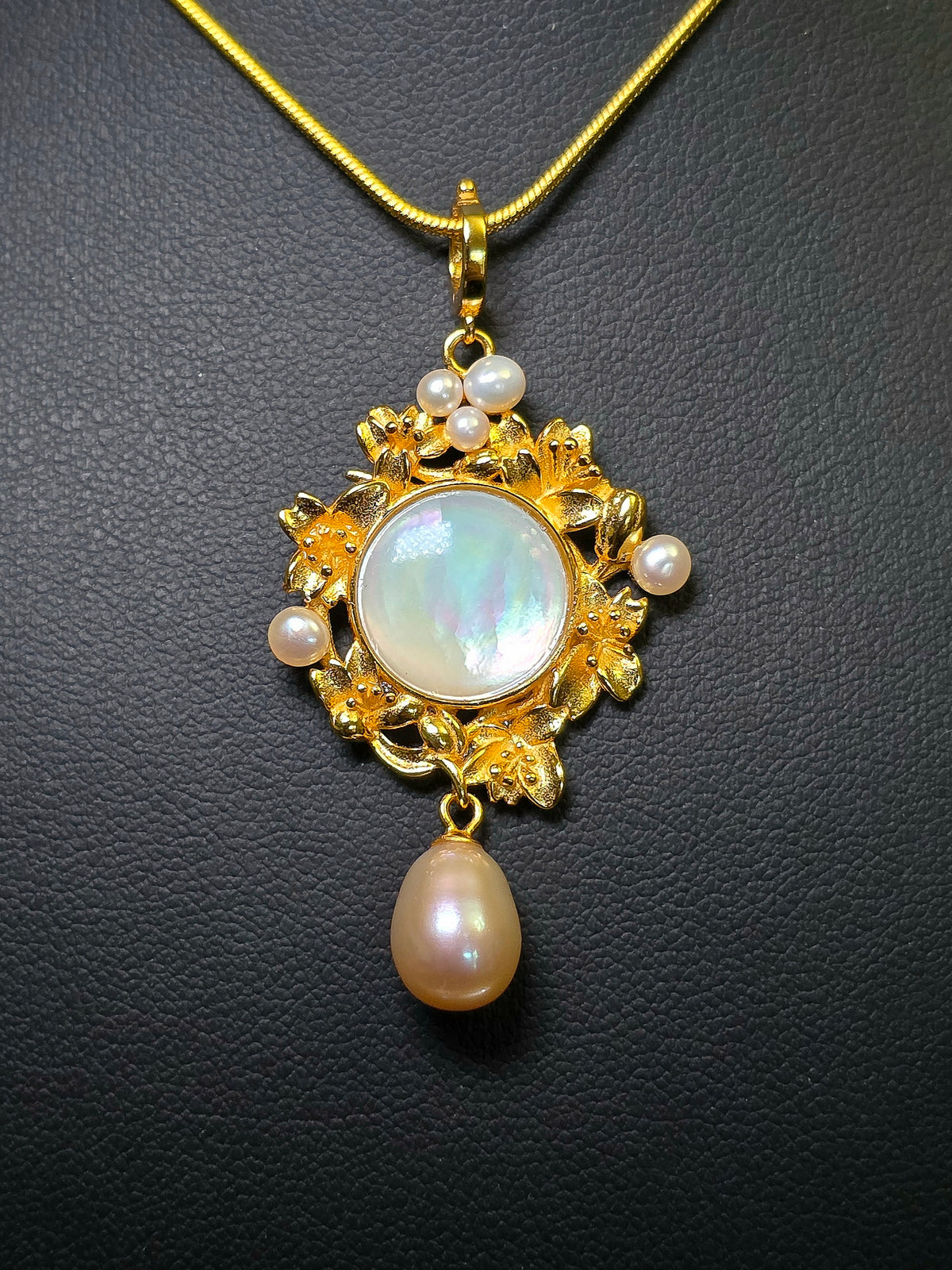 White Shell and Pearl Botanical Garden Pendant