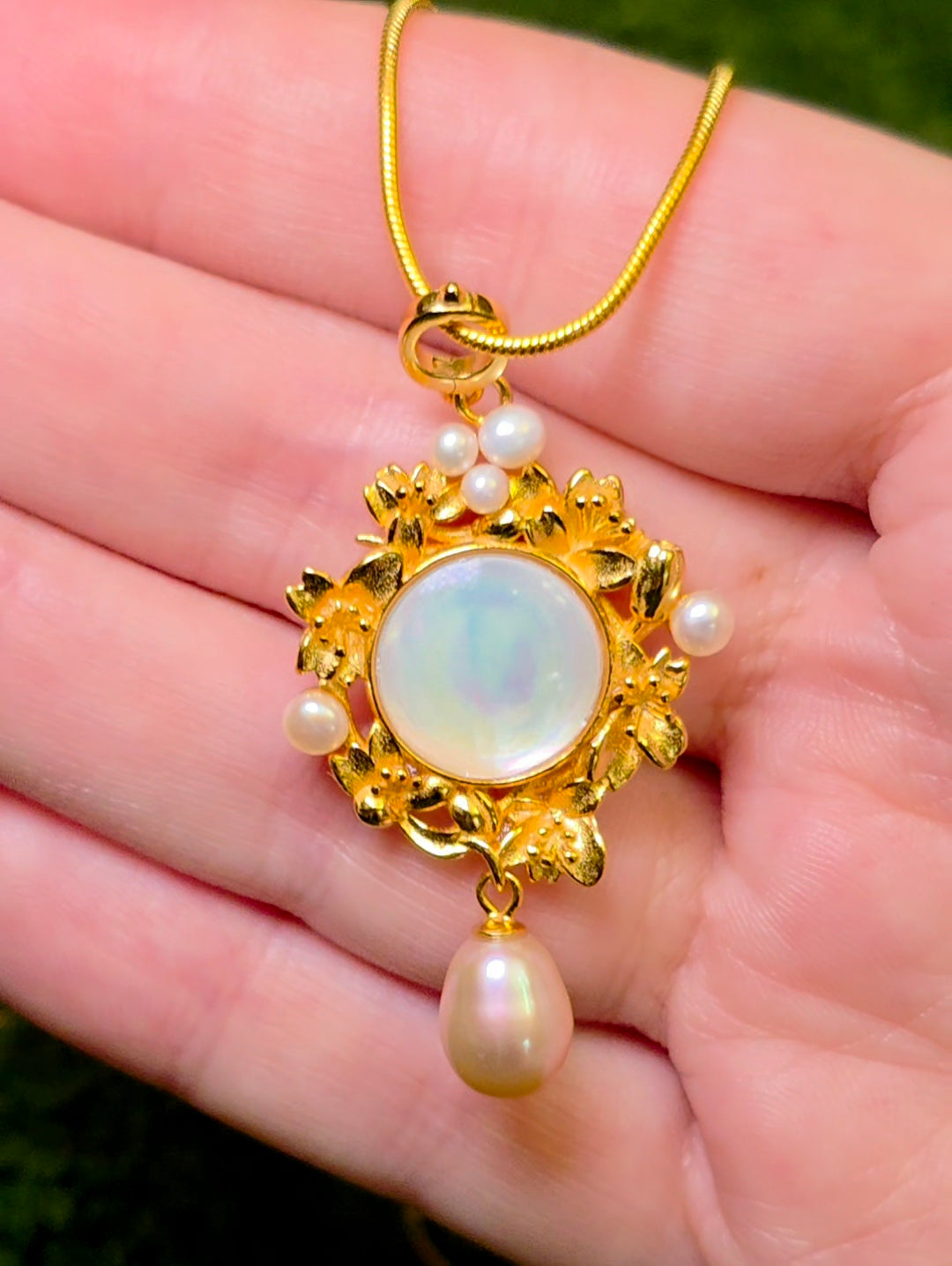 White Shell and Pearl Botanical Garden Pendant