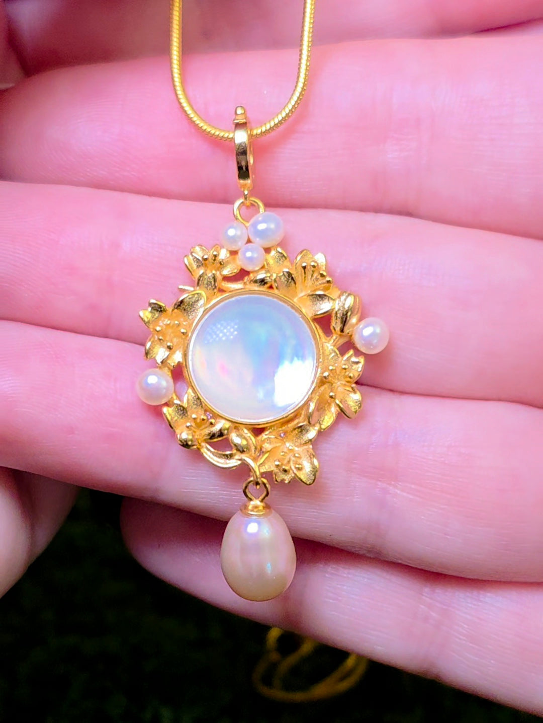 White Shell and Pearl Botanical Garden Pendant