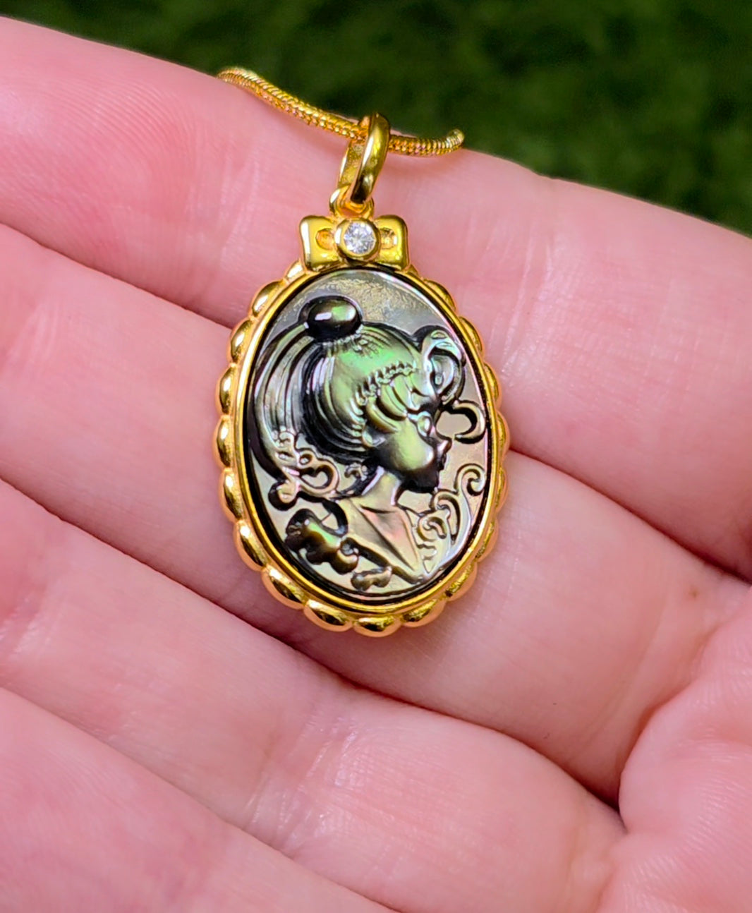Black Shell Moon Princess Cameo Pendant