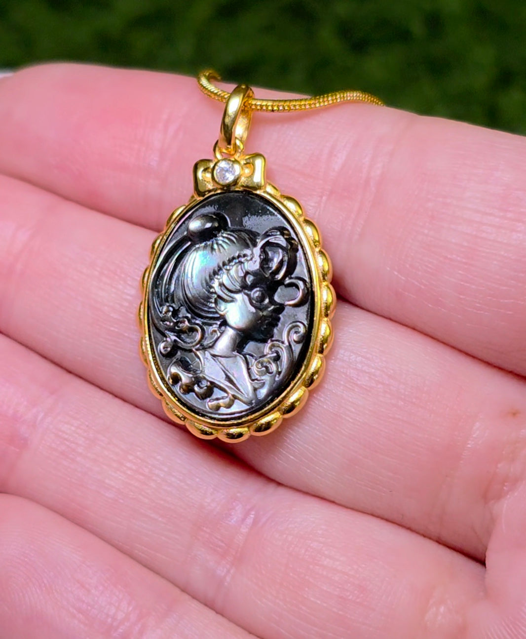 Black Shell Moon Princess Cameo Pendant