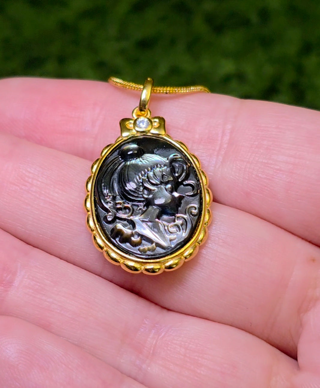 Black Shell Moon Princess Cameo Pendant