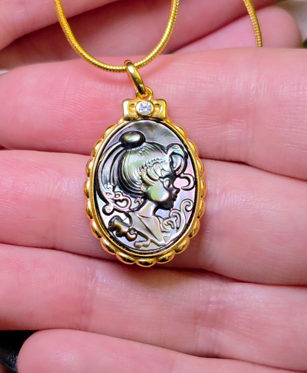 Black Shell Moon Princess Cameo Pendant