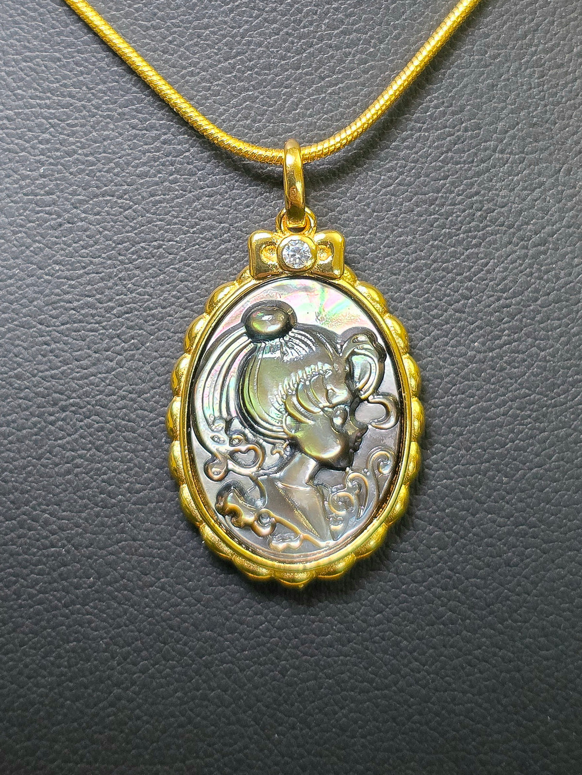 Black Shell Moon Princess Cameo Pendant