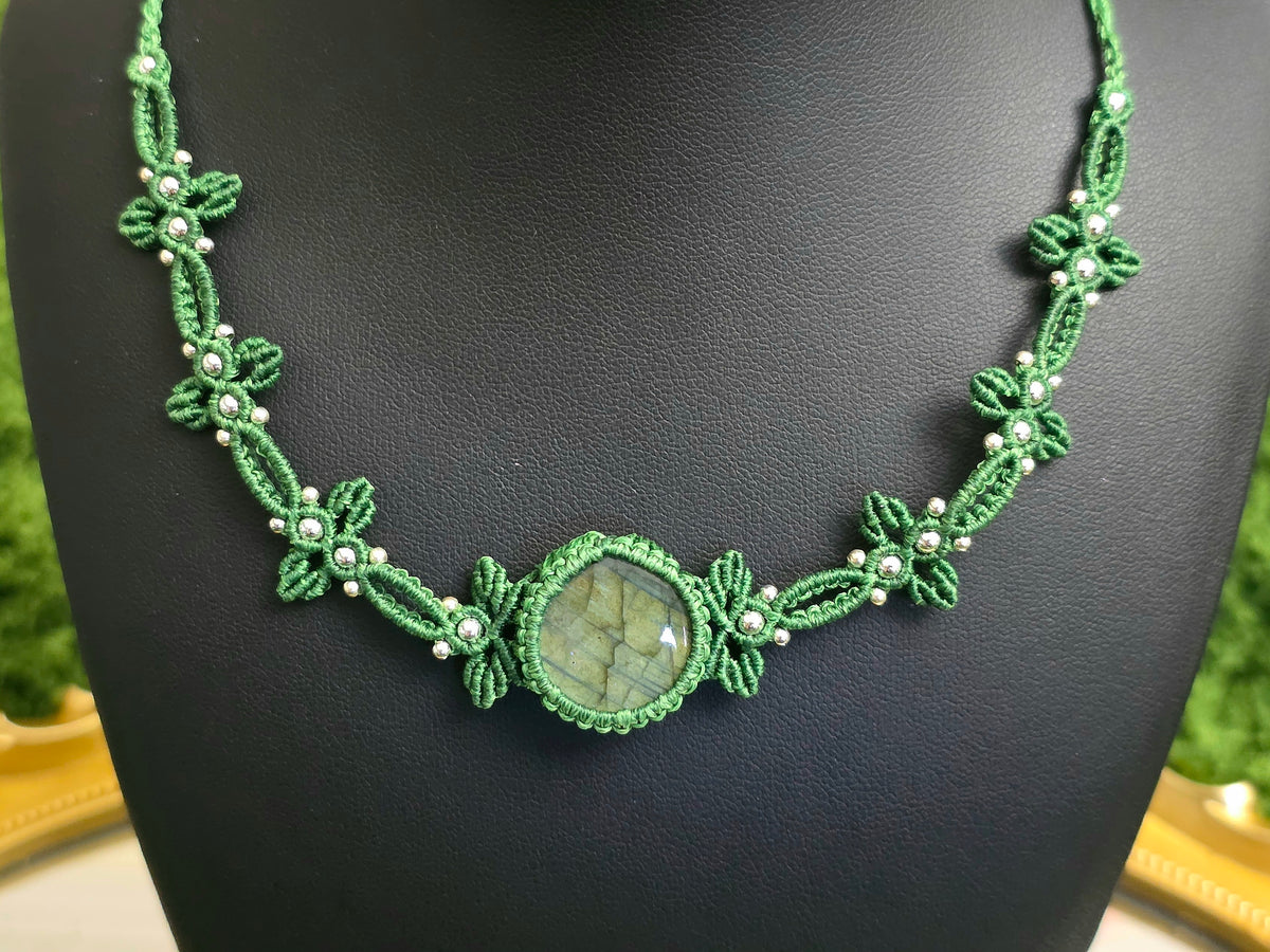 Green Flash Labradorite Botanical Macrame Necklace