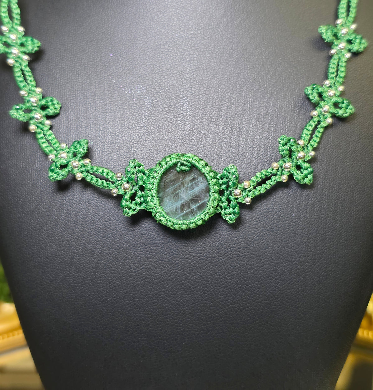 Green Flash Labradorite Botanical Macrame Necklace