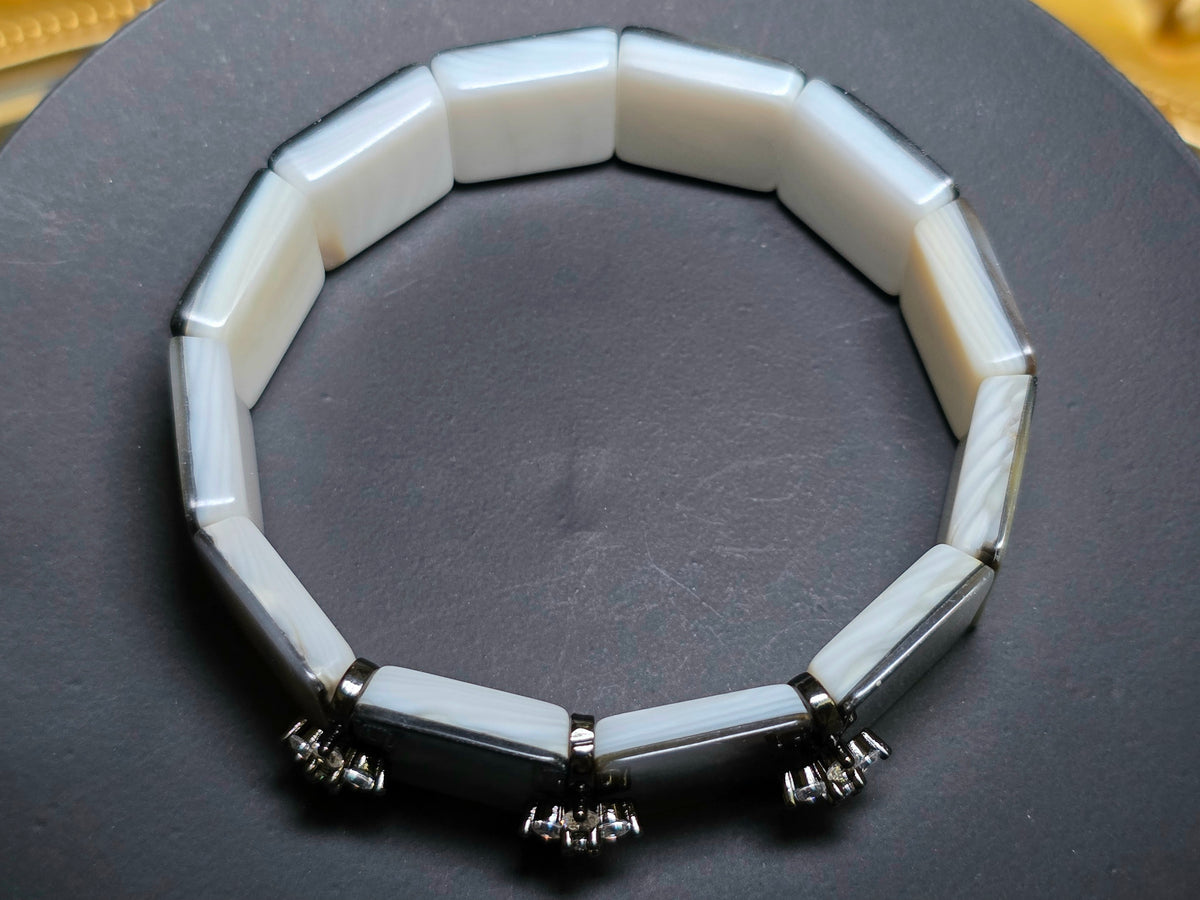 Iridescent Shell Stretch Bracelet