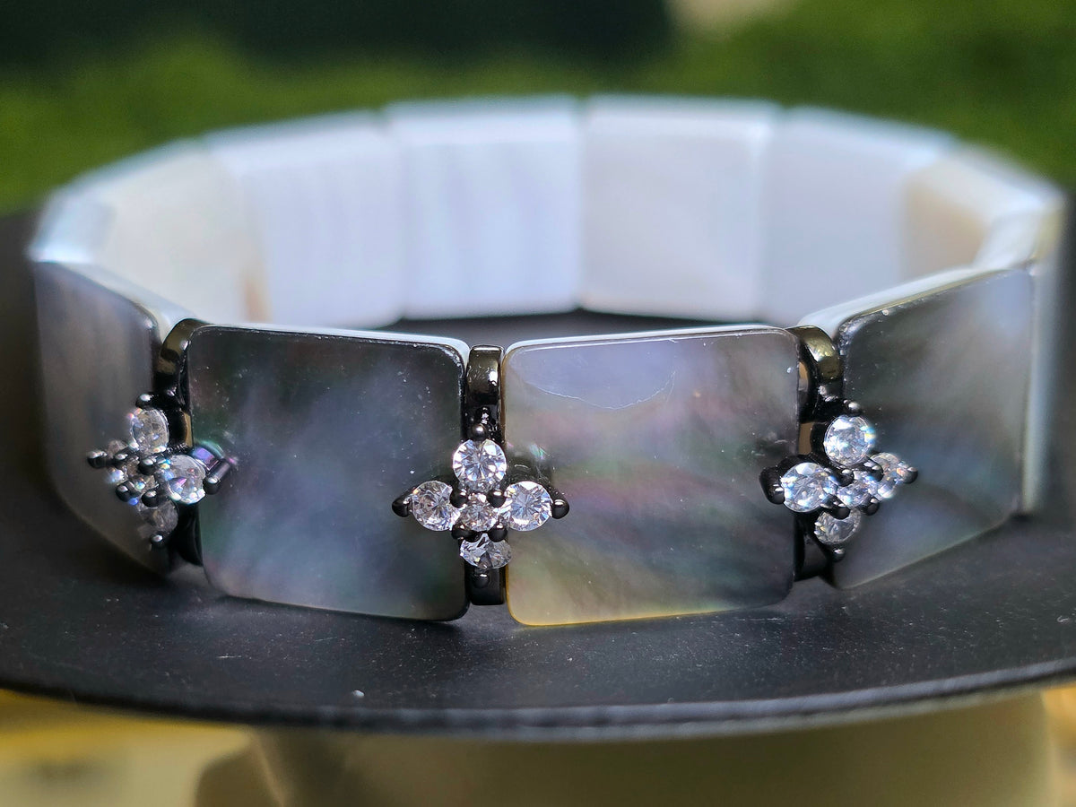 Iridescent Shell Stretch Bracelet